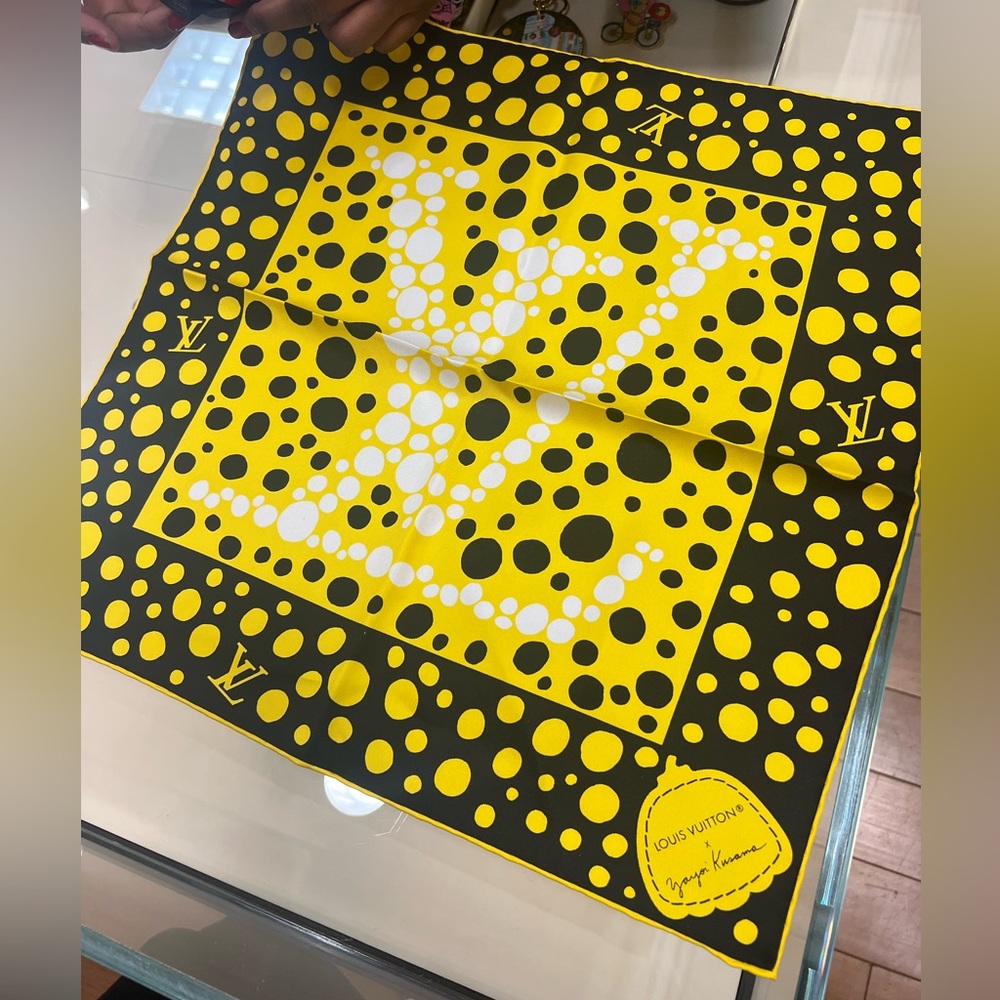 Louis Vuitton X yayoi kusama scarf